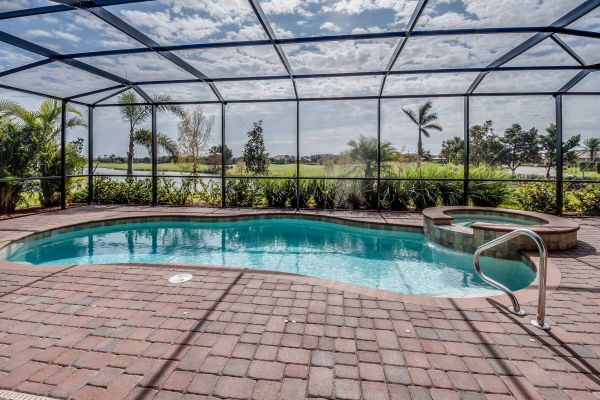 Pool Enclosure Cleaning in Laguna Niguel