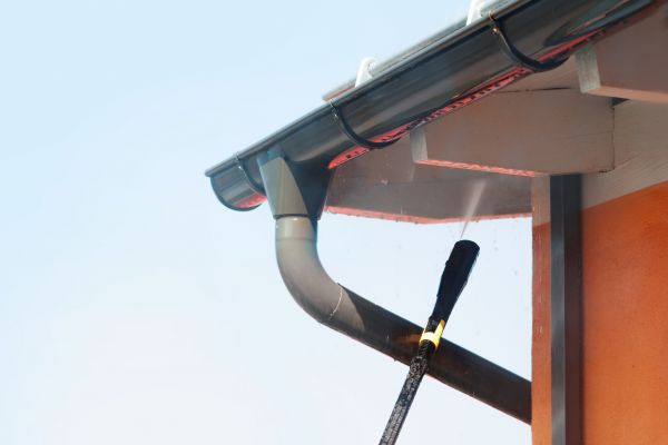 Eaves Power Washing in Laguna Niguel